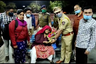 woman freed from Pakistani jail returns to Aurangabad  65-year-old woman freed from Pakistani jail  Aurangabad  Aurangabad news  മുംബൈ  ഔറംഗാബാദ്