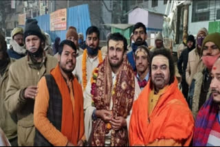 Sonu Nigam visits Kashi Vishwanath Dham