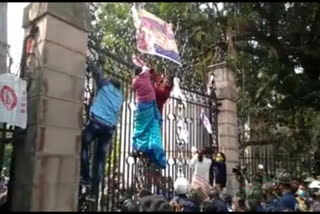 Para teachers in Bengal protest