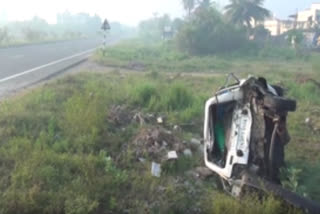 கார் கவிழ்ந்த விபத்தில் இரண்டு பேர் உயிரிழப்பு