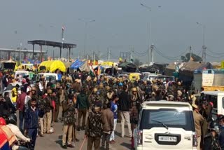 heavy-police-force-deployed-at-karnal-toll-plaza