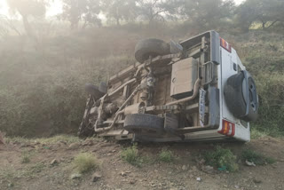 Bolero jeep overturned in Shivna area of Sillod taluka