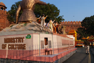 farmers damaged tableau of ministry of culture and delhi at lal quila