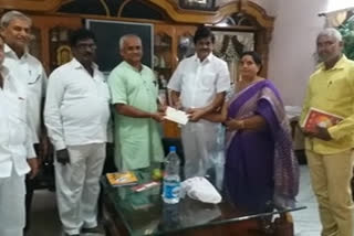 Former minister Mukku Kashireddy donated for the construction of Rama Mandir