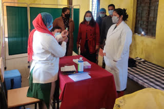 Corona vaccination started in Tehsil Tarana