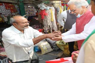 cm-bhupesh-baghel-came-out-on-street-of-kanker-to-ask-for-paddy-in-chherchera