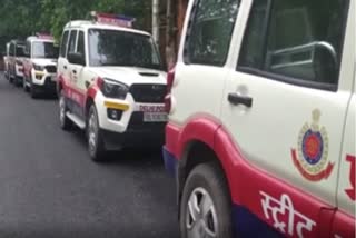 पीसीआर की टीम ने 6 साल के बच्चे को पिता से मिलवाया