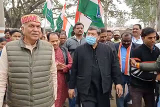 Congress National General Secretary Mukul Wasnik arrives on short stay in Mandla district