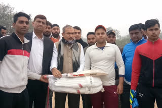 Delhi Cantt MLA Virendra Kadian distributed cricket kit to youth