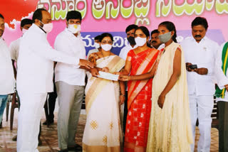 mla balka suman distributed Kalyana Lakshmi and Shadi Mubarak checks to beneficiaries at Mancherial District
