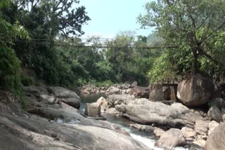 mangulam bridge reconstruction  mangulam  idukki  idukki local news  idukki latest news  പാലം പുനര്‍നിര്‍മാണത്തിനായി കാത്ത് മാങ്കുളത്തെ ആദിവാസി കുടുംബങ്ങള്‍  ഇടുക്കി  ഇടുക്കി പ്രാദേശിക വാര്‍ത്തകള്‍  മാങ്കുളം വാര്‍ത്തകള്‍