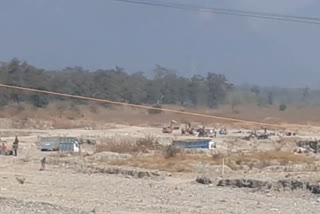 Hundreds of vehicles running without tokens in Kotdwar Malan river