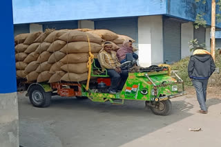 সরকারি নির্দেশিকায় বদল, মালদার কিষান মান্ডিতে কৃষক বিক্ষোভ