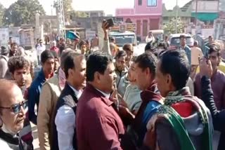 Congress BJP workers fight, BJP Congress clash in Pratapgarh