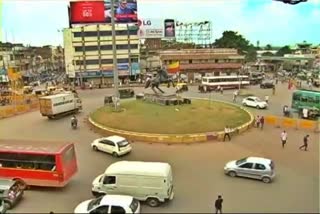 hubli-people-waiting-for-paperless-central-budget