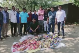 Bihar native arrested with 100 kg of banned tobacco products  Bihar native arrested  100 kg banned tobacco products  banned tobacco products  Bihar native  arrest  നൂറ് കിലോഗ്രാം നിരോധിത പുകയില ഉല്‍പ്പന്നങ്ങളുമായി ബീഹാര്‍ സ്വദേശി പിടിയില്‍  നിരോധിത പുകയില ഉല്‍പ്പന്നങ്ങളുമായി ബീഹാര്‍ സ്വദേശി പിടിയില്‍  ബിഹാര്‍ സ്വദേശി പിടിയില്‍  നിരോധിത പുകയില ഉല്‍പ്പന്നങ്ങള്‍