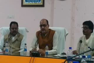 state-backward-classes-commission-chairman-thaneshwar-sahu-took-review-meeting-in-bemetara