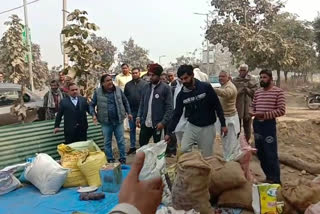 Villagers protest against the agitators on the Singhu border