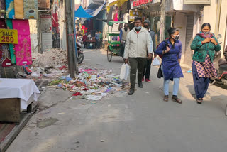 garbage at edmc meyor ward in east delhi