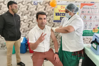 Vishrampur BMO gets corona vaccine