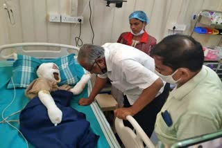 minister suresh kumar visits to see the hospitalized school students
