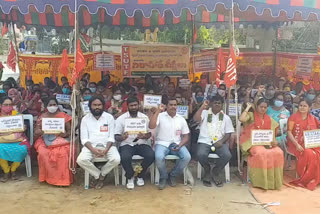 Teachers and employees went on a hunger strike in front of the Sangareddy District Collectorate