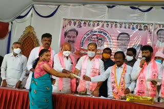 MLA Vinayabhaskar distributed cheques of CM relief Fund and Kalyana Lakshmi at Hanmakonda