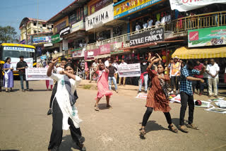 A street theater show for road safety