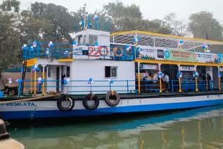 special floating library arranged for book readers in Kolkatha