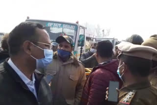 satyendar jain and raghav chadha at singhu border