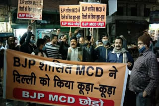 MCD employees strike  MCD employees salary issue  People protest against BJP  People protest against BJP seetaram bazar  Councilor Rakesh Kumar seetaram bazar protest