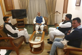 tamradhwaj sahu took meeting of gujarat congress