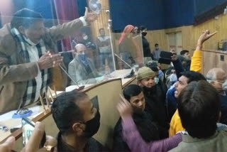 heated-debate-in-edmc-during-budget-session-in-delhi