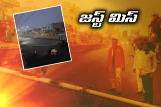 high mast light poles fell down at metpally in jagtial district