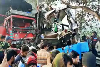 seven people died in a collision between a mini bus and canter truck at Moradabad