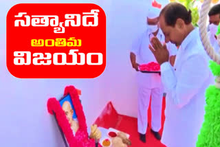 telangana-cm-kcr-pays-tribute-to-mahatma-gandhi-on-his-death-anniversary