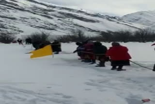 tug-of-war-match-between-women-in-snow-festival-of-lahaul-spiti