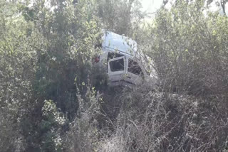 the-car-overturned-uncontrollably-in-ujjain