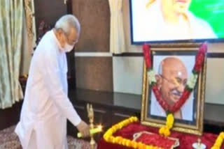 Vishwabhushan Harichandan paid homage to Mahatma Gandhi at Raj Bhavan, Vijayawada