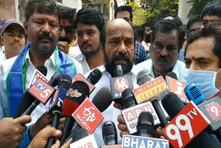 national-president-of-the-bc-welfare-association-r-krishnaiah-fires-on-telangana-government-in-hyderabad
