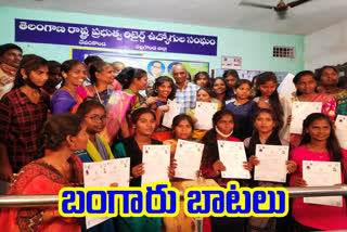 Awarding certificates to students