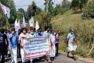 Puthur Cemetery issue dyfi march  DYFI  പാലക്കാട് വാർത്തകൾ  പുതൂർ ശ്മശാന വിഷയം  ഡിവൈഎഫ്ഐ പ്രതിഷേധം  ഡിവൈഎഫ്ഐ  പട്ടികജാതി  റവന്യൂ