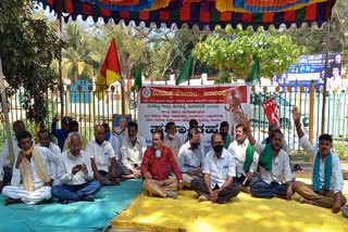 former  leaders Protest in Chitradurga