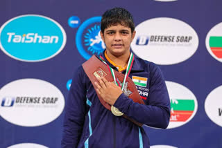 Young Sonam upsets Sakshi Malik to win gold at senior wrestling nationals