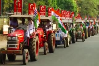 tractor rally trissur  trissur latest news  തൃശൂരില്‍ ട്രാക്ടര്‍ റാലി  ട്രാക്ടര്‍ റാലി  ഐ.എന്‍.ടി.യു.സി  ടി.എന്‍ പ്രതാപന്‍ എം.പി