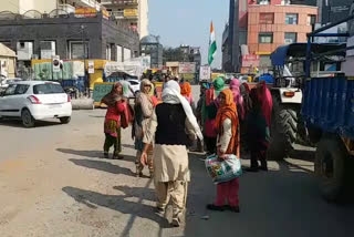 women-take-part-in-farmers-movement-in-singhu-border