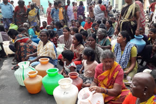 Drinking water scarcity: People block roads