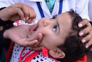 Polio drops being given to children