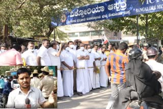 AIADMK Leader VK Shashikala expelled from Victoria Hospital in Bangalore