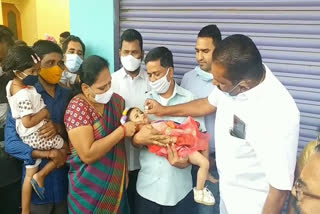 Karimnagar Mayor Sunil Rao gave polio drops to children